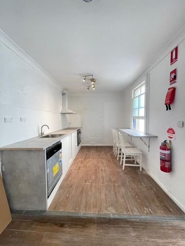 Redfern - Photo 4