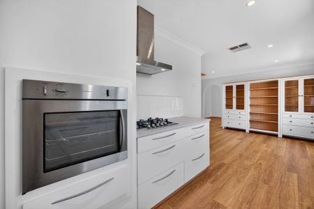 Stunning Three Bedroom Home in the Heart of Churchlands - Photo 5