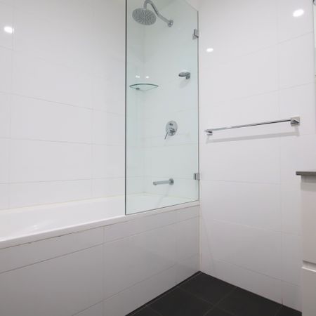 302/106 Brancourt Avenue - Photo 3