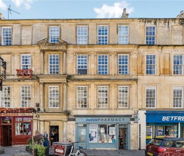 First floor one bedroom unfurnished flat in central Bath. - Photo 3