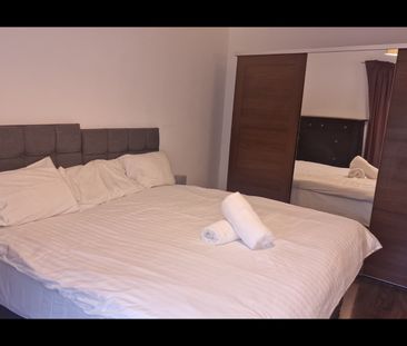 4 Bed Terraced House, Belgravia Close, B5 - Photo 2