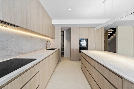 Commanding Beachside Family Home With Views Over The Pacific Ocean - Photo 5