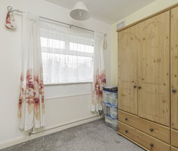 Semi-detached House to rent - Brookmead Way, Orpington, BR5 - Photo 5