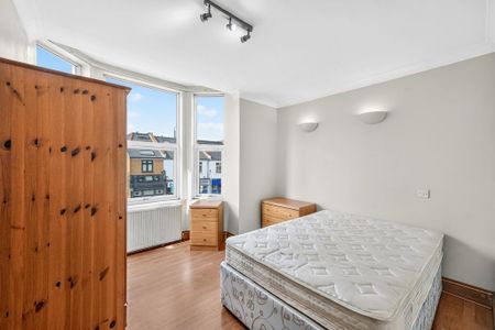 3 bedroom flat to rent - Photo 5