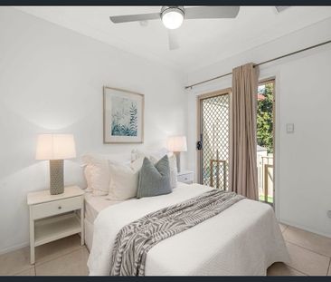 Spacious 4 Bedroom Duplex in Matthew Pearce Public School catchment!!! - Photo 2