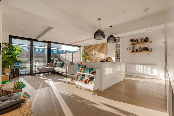 3 bedroom apartment to rent - Photo 1