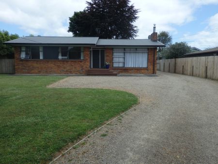 Leamington 3 Bedrooms - Semi Furnished - Photo 2
