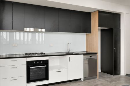 Luxurious Riverside Living - Photo 4