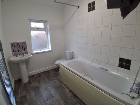 2 bedroom semi-detached house to rent - Photo 5