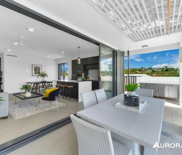 Spacious Three Bedroom Apartment with Wraparound Balcony - Photo 4