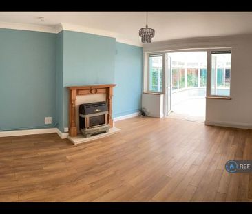 3 bedroom end of terrace house to rent - Photo 1