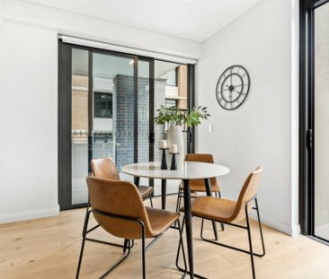 Beautiful 1 Bedroom Apartment - Walk to Metro, Shops & Cafes! - Photo 2