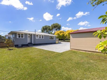 Sunny 3-bedroom + double garage - Photo 4