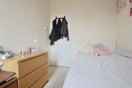 3 bedroom Student Flat to rent in Helmsley Road, Sandyford, Newcastle Upon Tyne NE2 - Photo 3