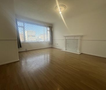 3 bedroom end of terrace house to rent - Photo 2