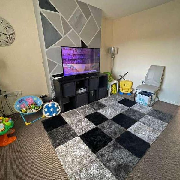 Middleton Road, Royton, OL2 - Photo 1