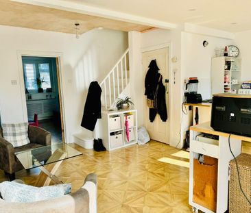 1 bedroom in a house share to rent - Photo 2