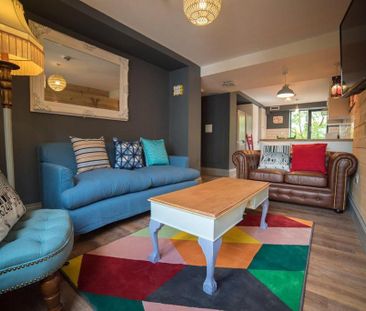 1 bedroom in a flat share to rent - Photo 2