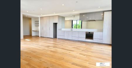3 Bedroom, 2 Bathrooms & 2 Cars in the heart of Maribyrnong - Photo 4