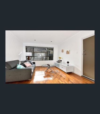 Spacious One Bedroom Apartment with Carpark - Photo 5