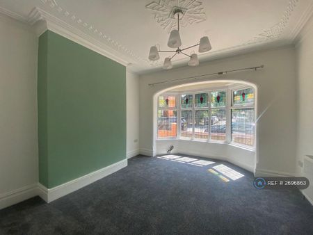 3 bedroom semi-detached house to rent - Photo 3