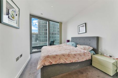 We are proud to offer this delightful modern one double bedroom apartment in a sought after luxury residential compound near Canary Wharf. - Photo 4