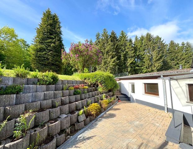 Zerf: Gemütliche 2-Zimmer-Wohnung in ruhiger Lage von Zerf – mit großer Terrasse und Gartenmitbenutzung! - Foto 1