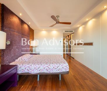 Exclusivo ático con gran terraza, parking y piscina comunitaria en ... - Foto 5