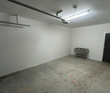 Spacious Low Maintenance Townhouse In Top Location! - Photo 3