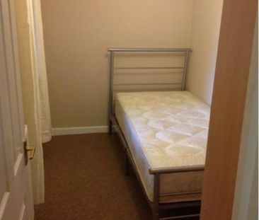 2 bed Apartment - To Let - Photo 6