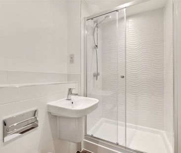 A brand new and spacious two bedroom apartment in a Bellway Homes d... - Photo 1