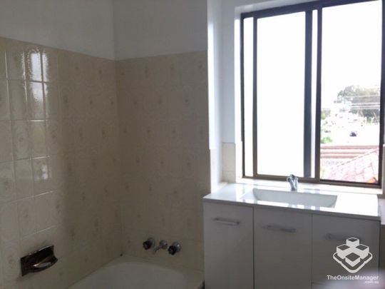 Stunning Unit in Indooroopilly Hot Spot - Photo 1