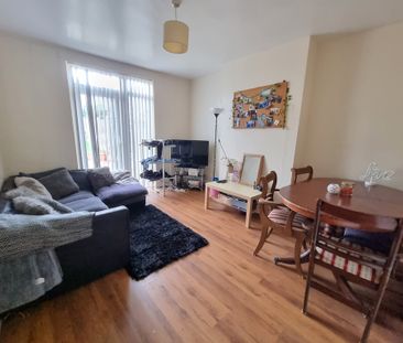 5 Bed Student Accommodation - Photo 2