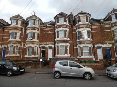 1 bed Studio Apartment - To Let - Photo 2