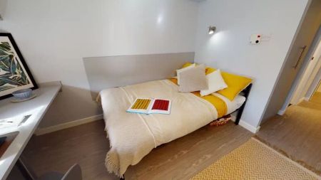 Gold 3 Bed Apartment - Photo 3