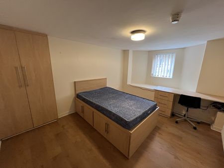 8 Bed Semi-Detached House, Egerton Road, M14 - Photo 5