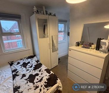 1 bedroom in a flat share to rent - Photo 2