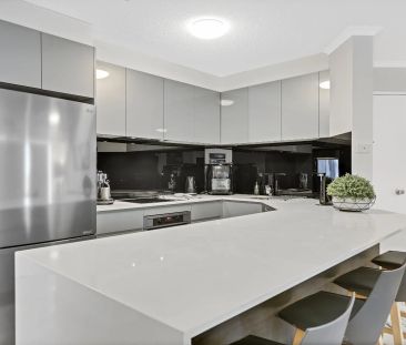 Immaculate 3-Bedroom Furnished Apartment with Private Rooftop & Riv... - Photo 6