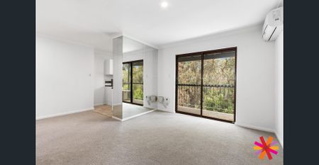 LOVELY CENTRAL 2 BEDROOM 1 BATHROOM RIVERSIDE APARTMENT - Photo 3