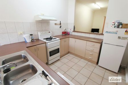 Close to Town - 2 Bedroom Unit with Communal Pool - Photo 3