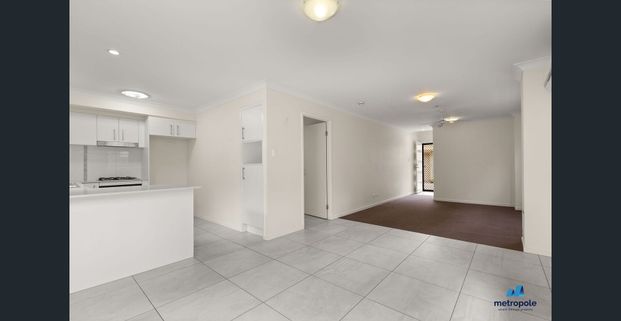 MODERN & STYLISH TOWNHOUSE IN A PRIME PETRIE LOCATION - Photo 1