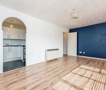Flat to rent - Frobisher Road, Erith, DA8 - Photo 6