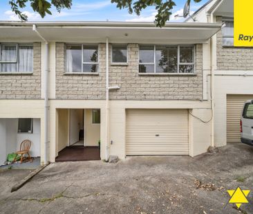 Sunny Retreat in a Peaceful New Lynn Cul-de-Sac - Photo 1