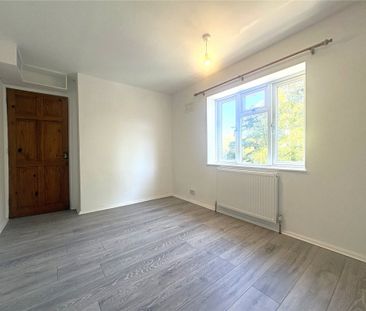 3 bed Terraced House for rent - Photo 2