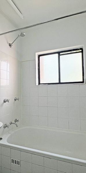 Studio Apartment in Great Location! - Photo 1
