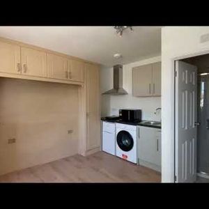 Studio Flat, Kings Road, HA2 - Photo 2