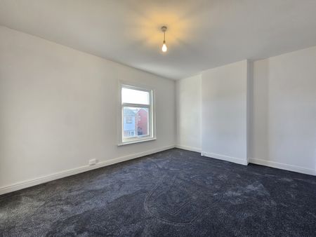 Newly refurbished 2 Bed Terrace house - Photo 4