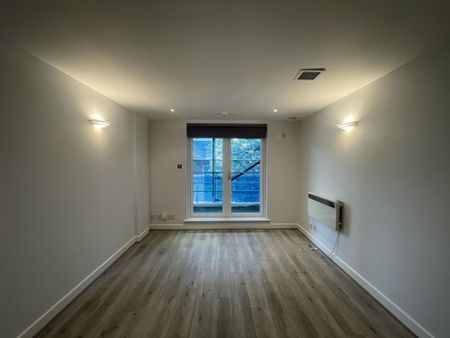 2 bedroom flat to rent - Photo 2