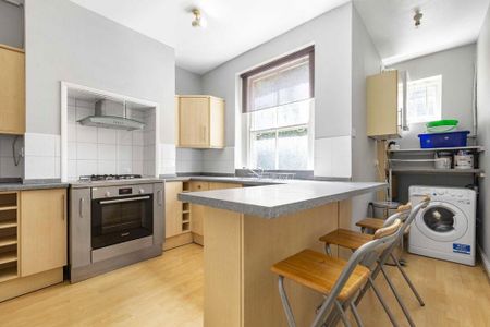 3 bedroom flat to rent - Photo 5