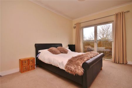 Wraysbury Gardens, Staines-upon-Thames, Surrey, TW18 4US - Photo 4